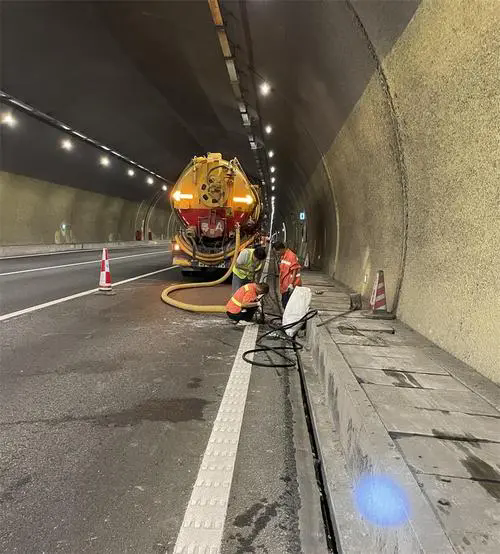 大田隧道排水渠清淤